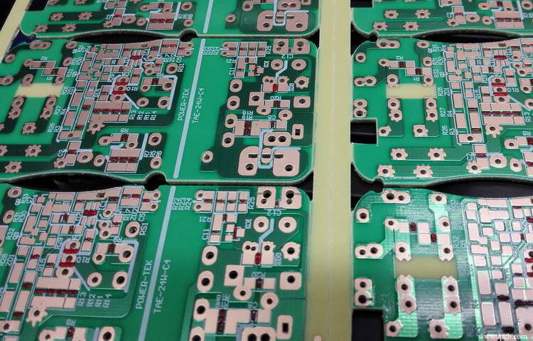 PCBの弓とねじれ