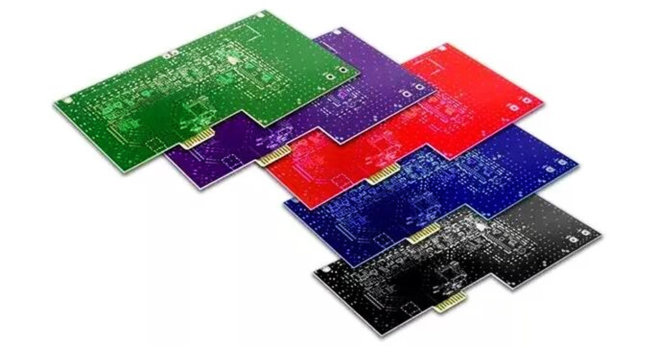 ソルダーマスクの異なった色のPCB